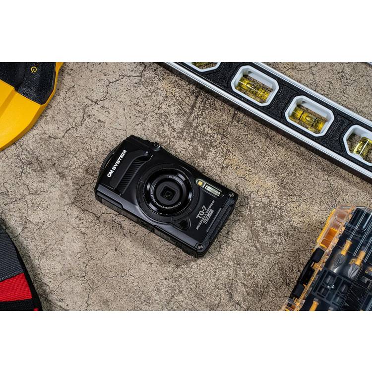 OM System TG-7 camera black 12MP (British brand)
