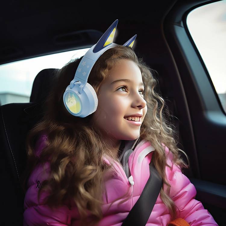 Bluey Bluetooth headphones with light effects - British product
