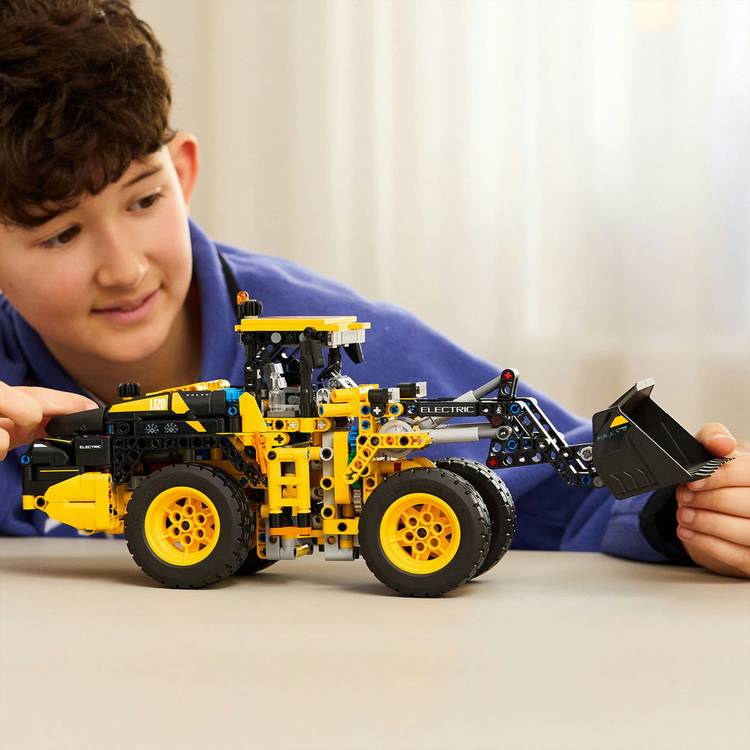 LEGO Technic Volvo L120 wheel loader 973 pieces - British product