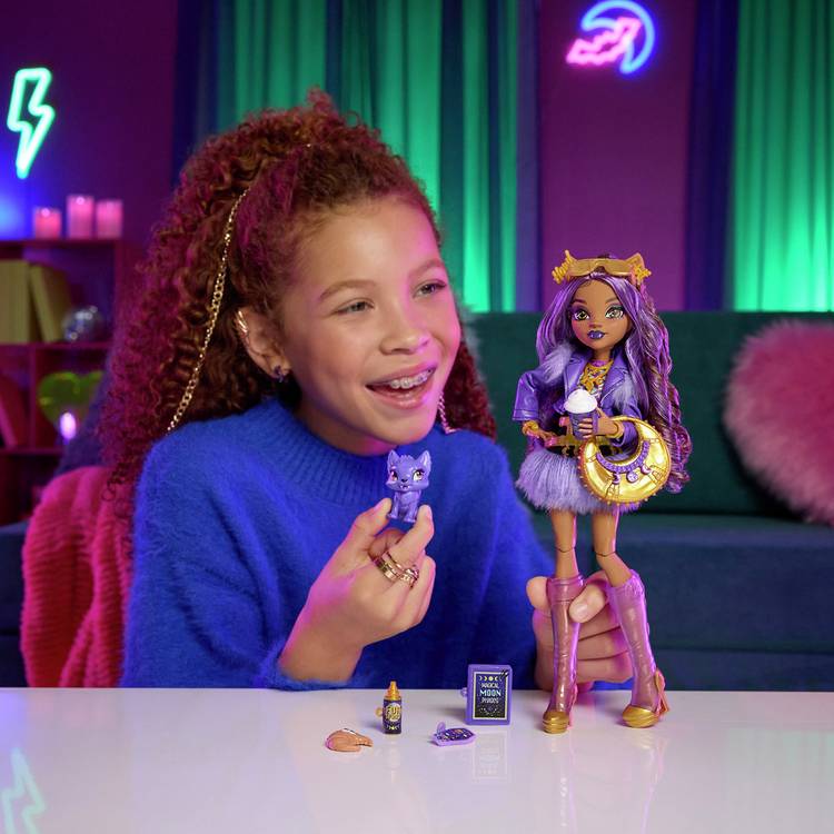 Monster High fashion doll Clawdeen Wolf 32cm, UK version