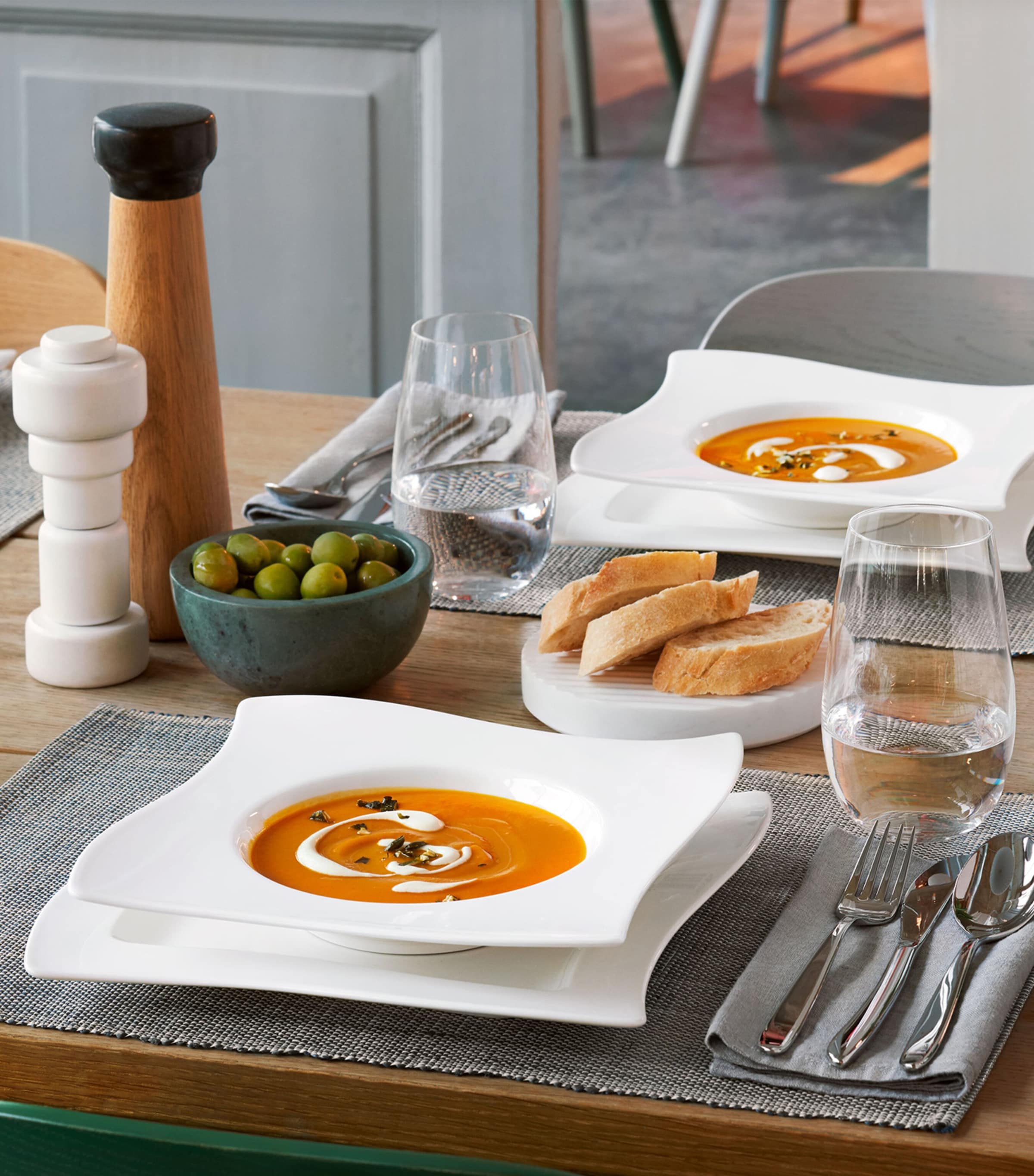Villeroy & Boch NewWave dinner set (British brand)