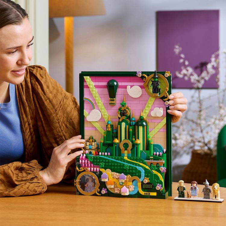LEGO Wicked Emerald City wall art 1518 pieces, imported from the UK