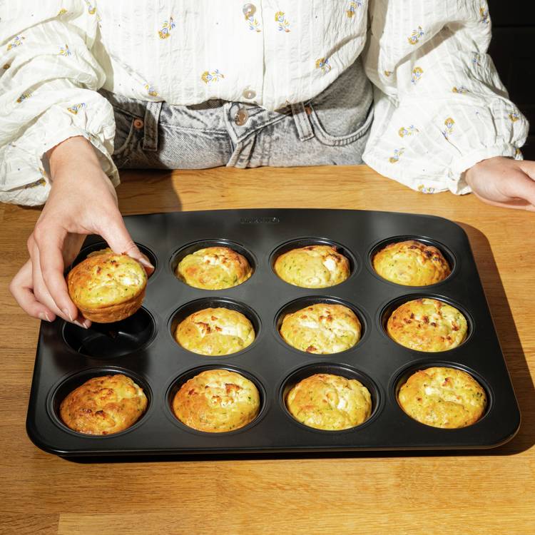 Pyrex Glide muffin tray 12 cup - British product