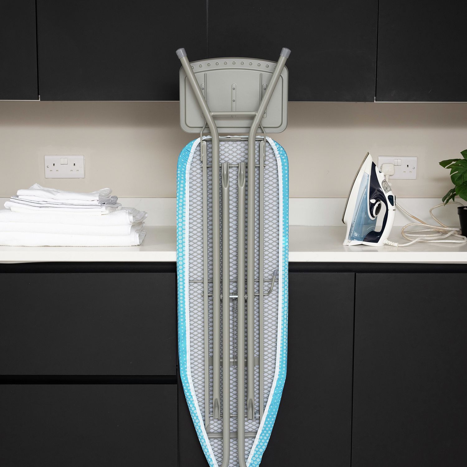 Addis ironing board medium spots 110x34cm, imported from the UK