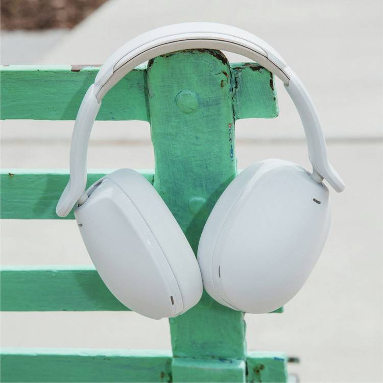 Skullcandy Hesh 360 Bone over-ear wireless headphones - British product