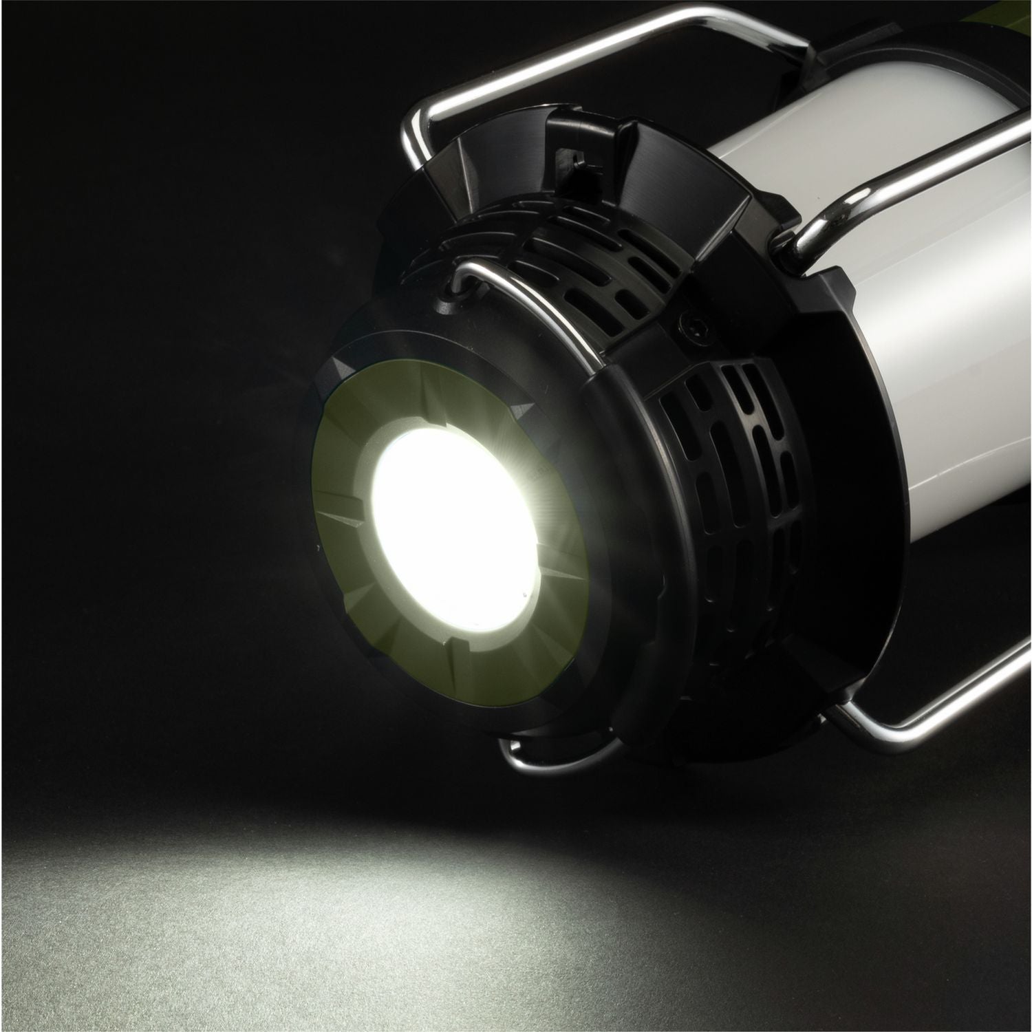 Makita 18V cordless radio lantern (British brand)