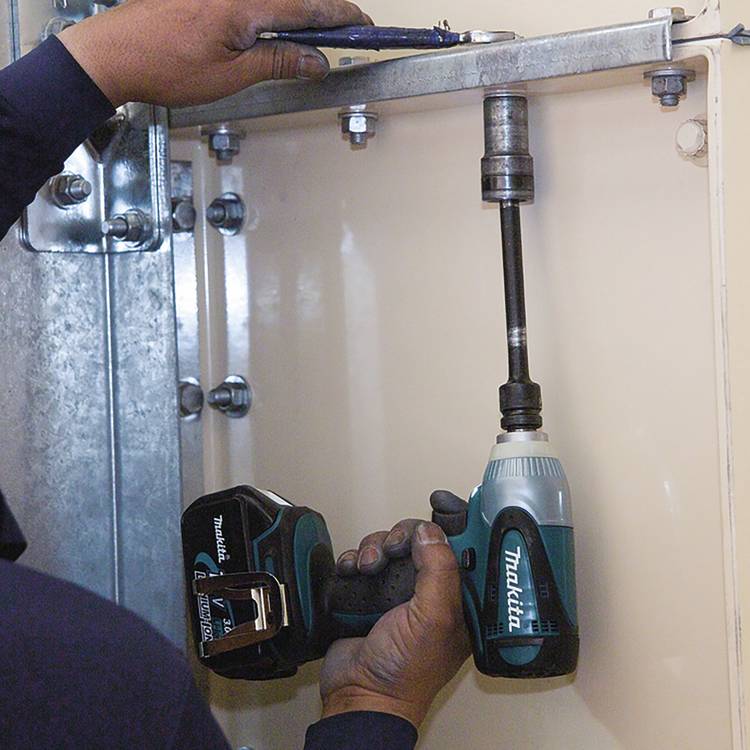 Makita impact wrench LXT 18V bare unit, UK version