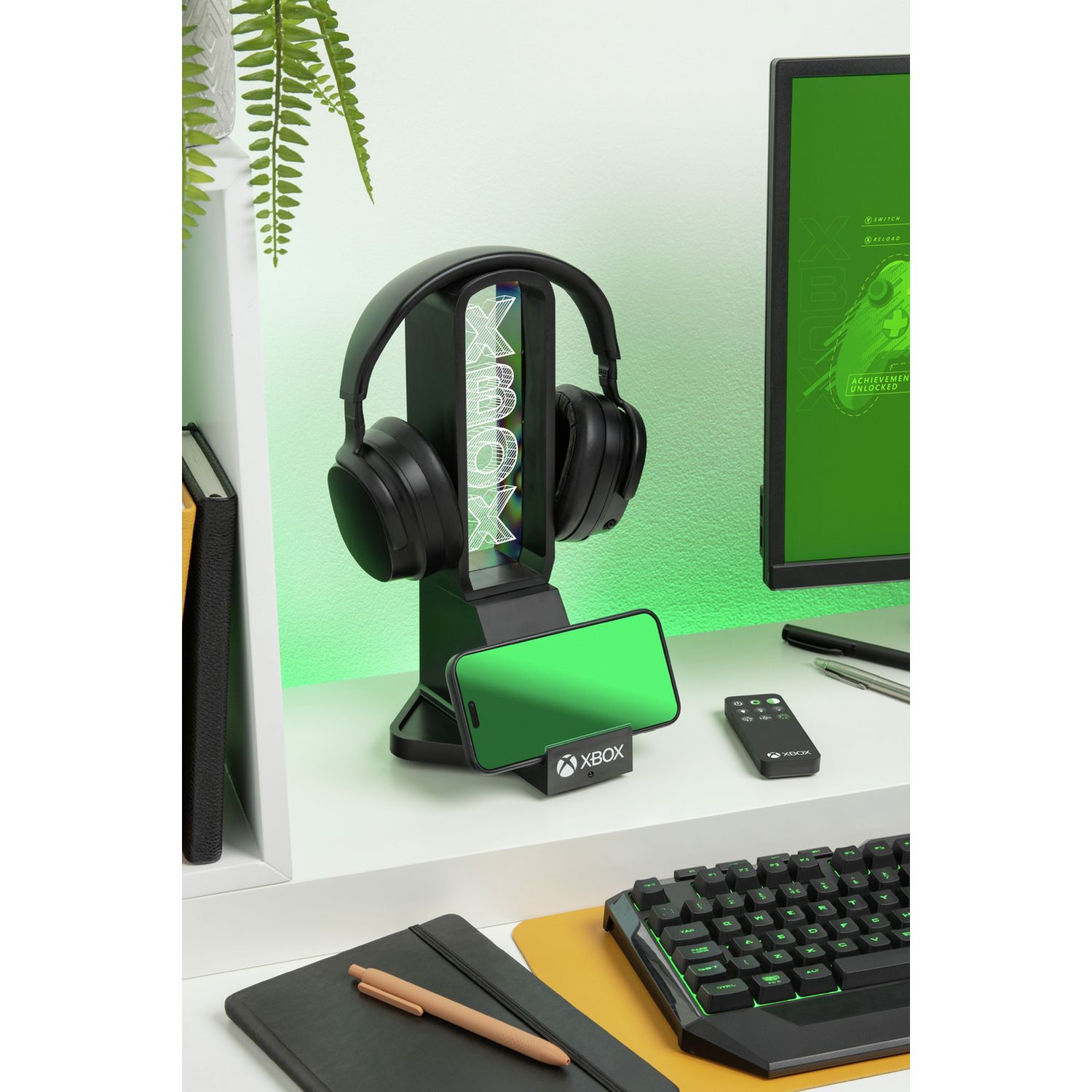 Xbox headphone stand black RGB lighting USB-C, UK version