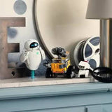 LEGO building set WALL-E and EVE 811 pieces, UK version