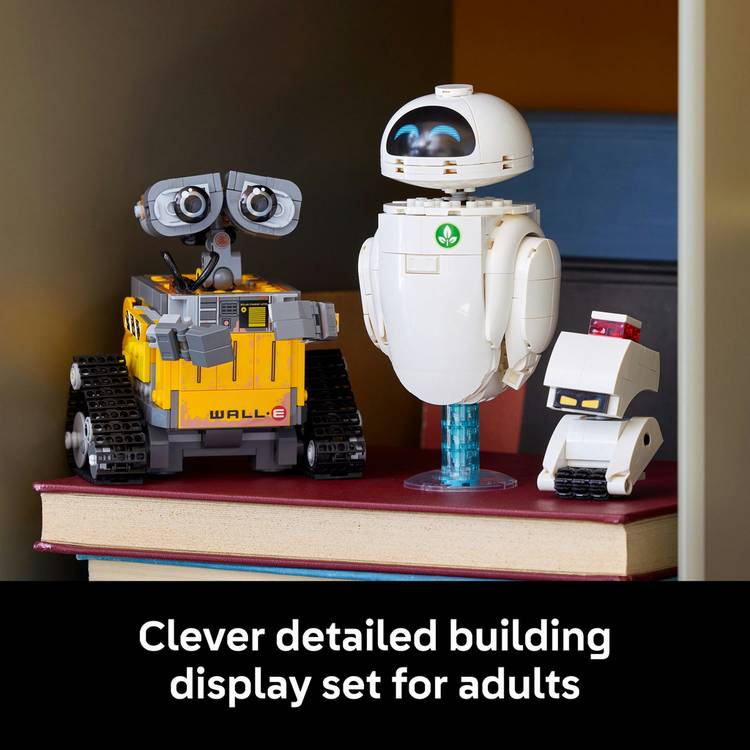 LEGO building set WALL-E and EVE 811 pieces, UK version