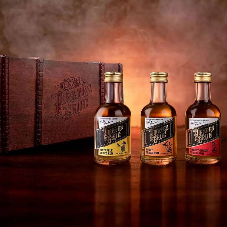 Pirate's Grog Tropical Horizons rum miniatures gift set (British brand)