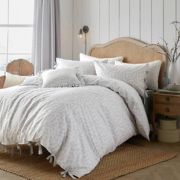Wylder reversible white bedding set double, imported from the UK