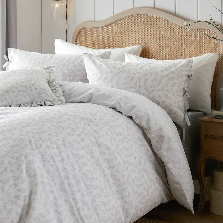Wylder reversible white bedding set double, imported from the UK
