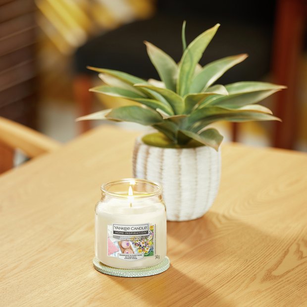 Yankee Candle scented jar candle Wildflower Picnic medium - British product