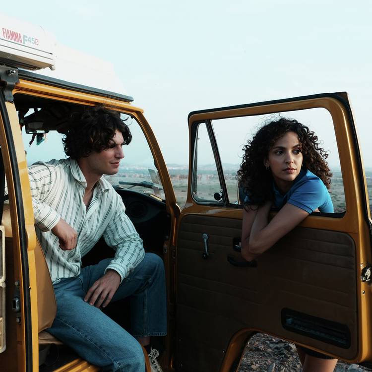 Sony ZV-E10 II mirrorless vlog camera 16-50mm lens - British product