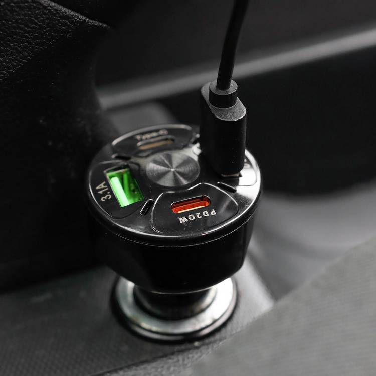 Streetwize 12V USB car charger with Type-C and Type-A ports (British brand)