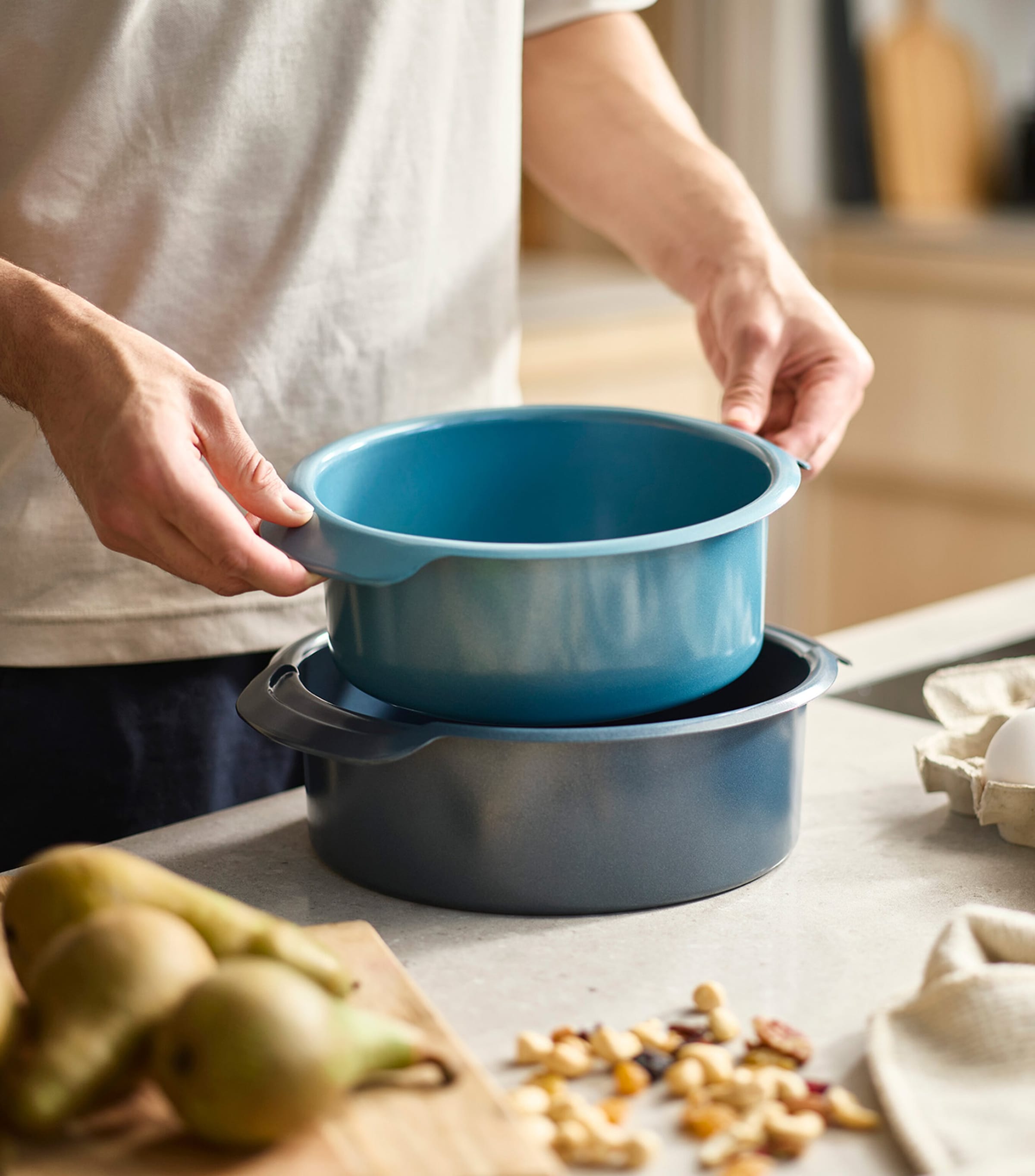 Joseph Joseph non-stick nest round cake tins set of two, UK version