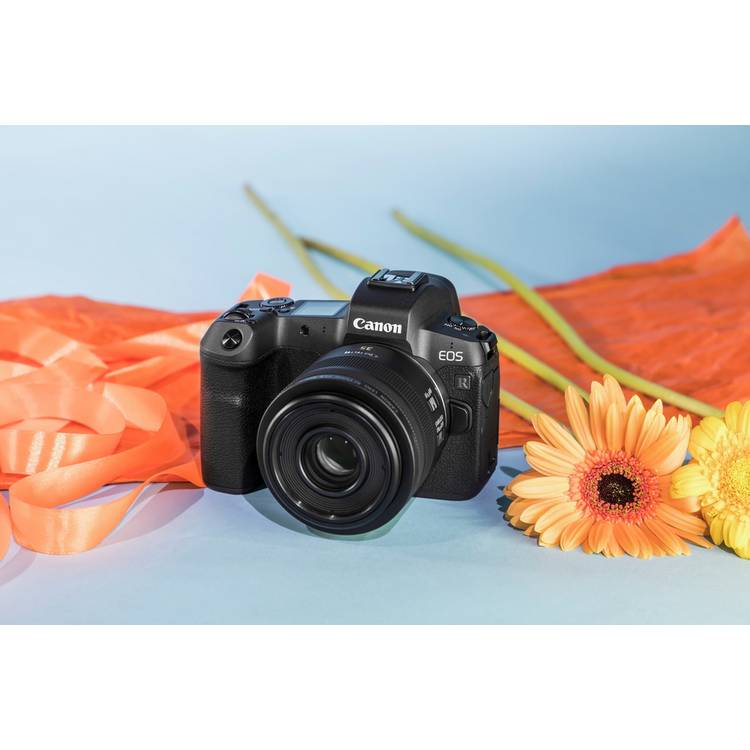 Canon RF 35mm f/1.8 Macro IS STM Lens, UK version