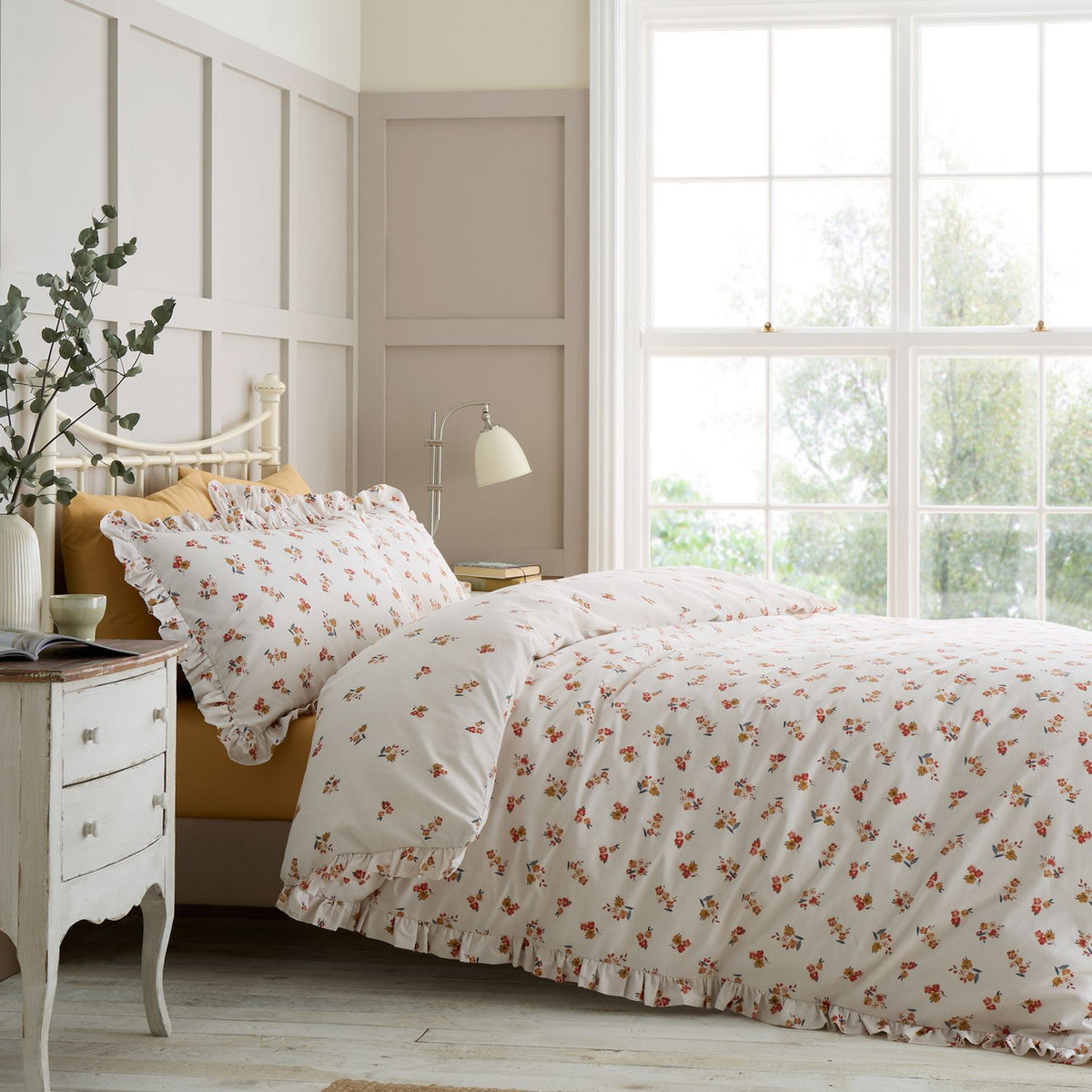 Catherine Lansfield Ditsy Floral Frill Bedding Set - King