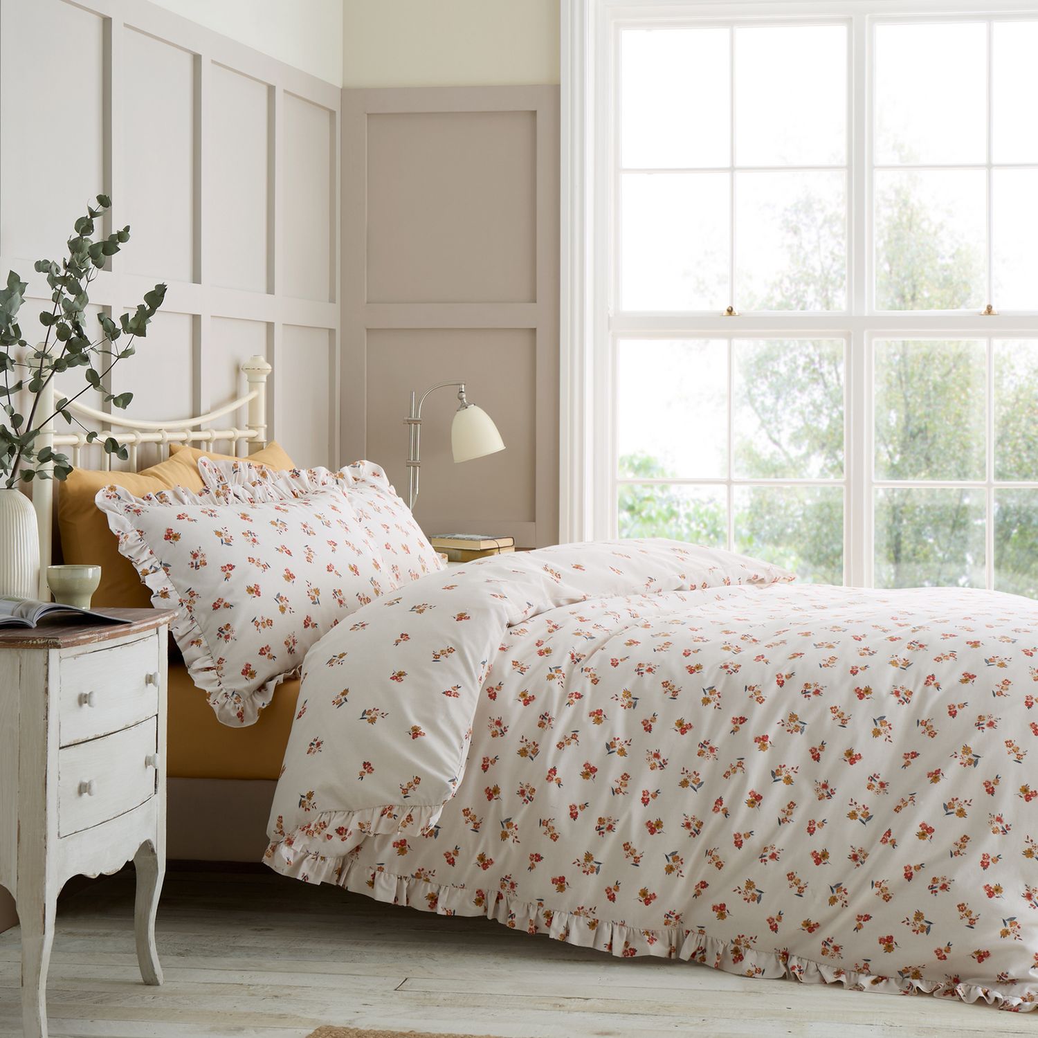 Catherine Lansfield Ditsy Floral Frill Bedding Set - Double