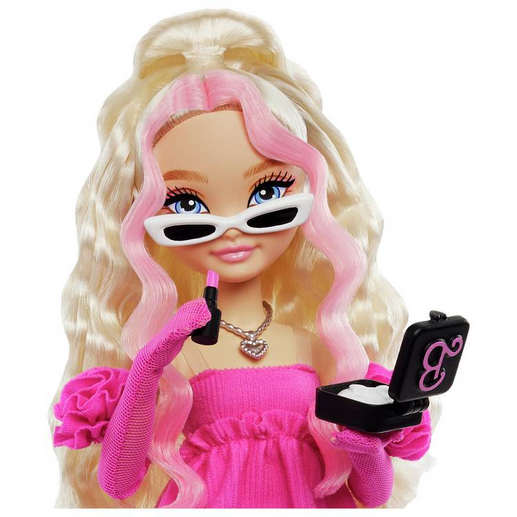 Barbie Dream Besties Malibu doll with accessories - British product