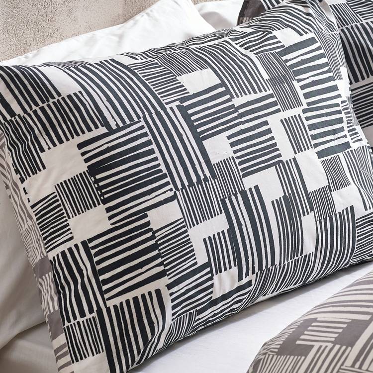 Catherine Lansfield black white geometric single bedding set, imported from the UK