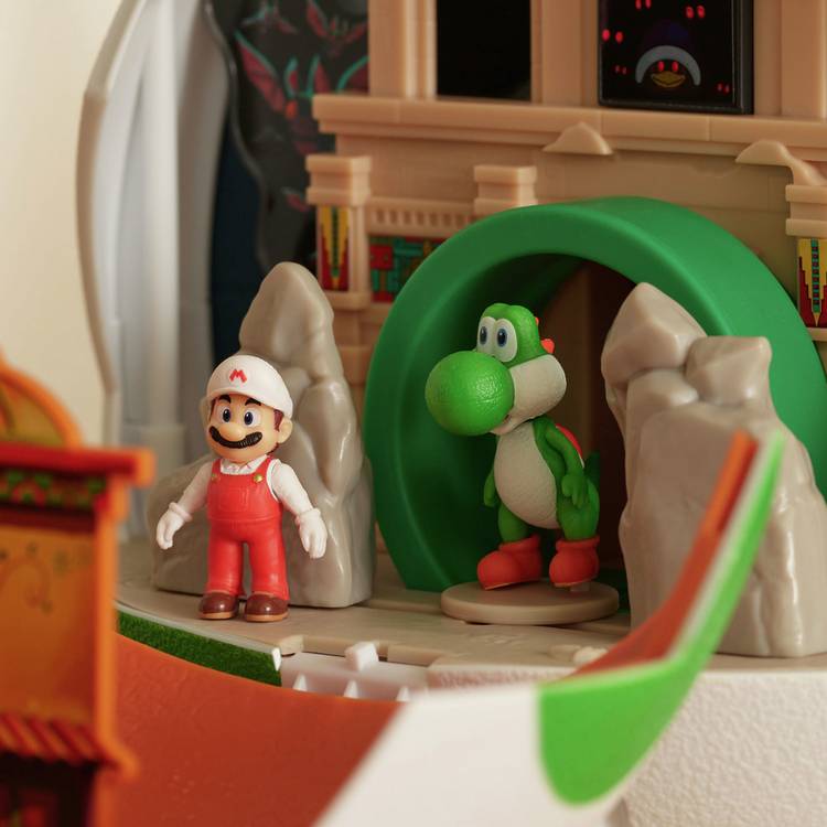 Super Mario Yoshi Egg playset with Fire Mario figure imported from UK