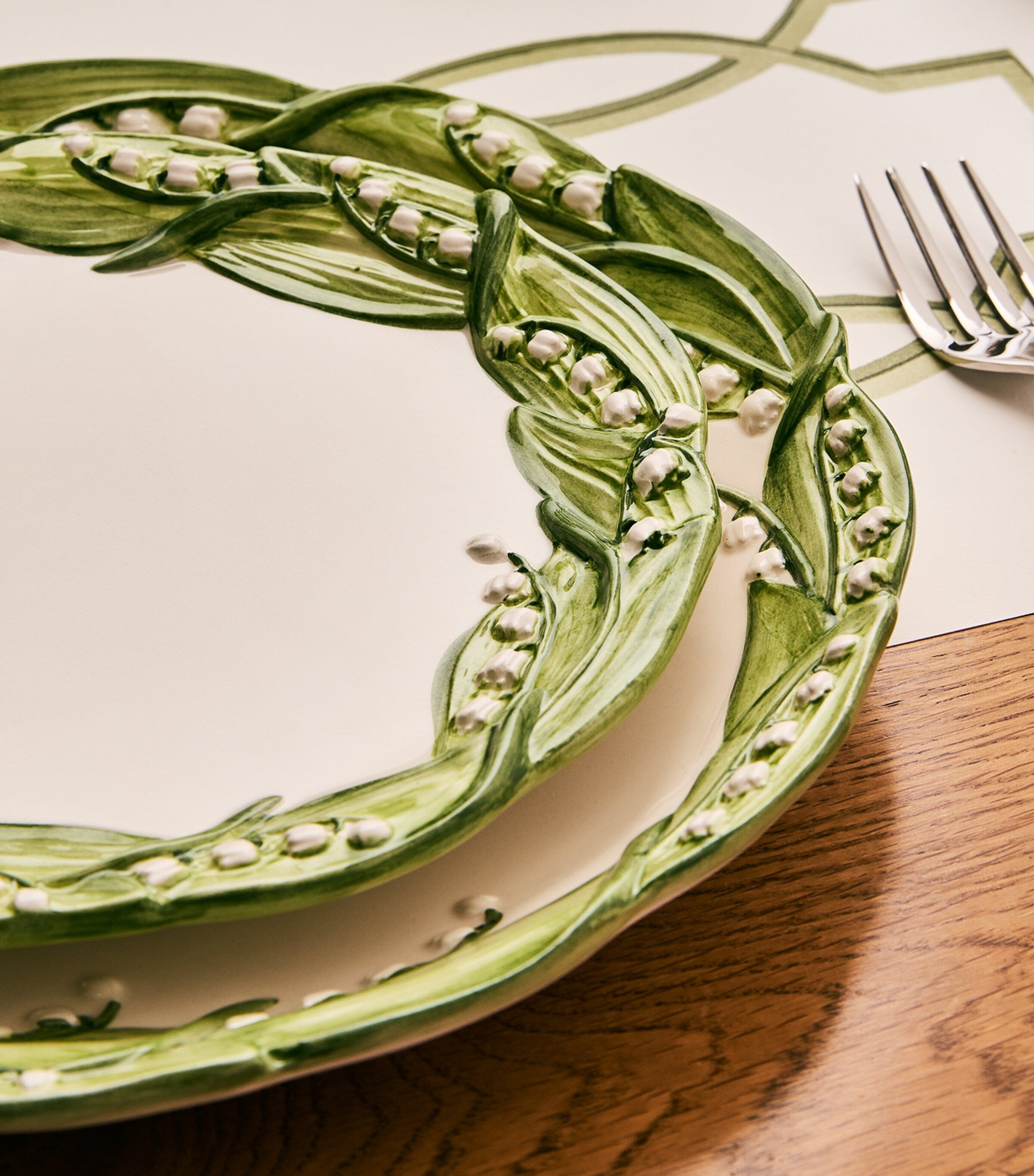 Les Ottomans Lilly of the Valley charger plate 32cm, UK version