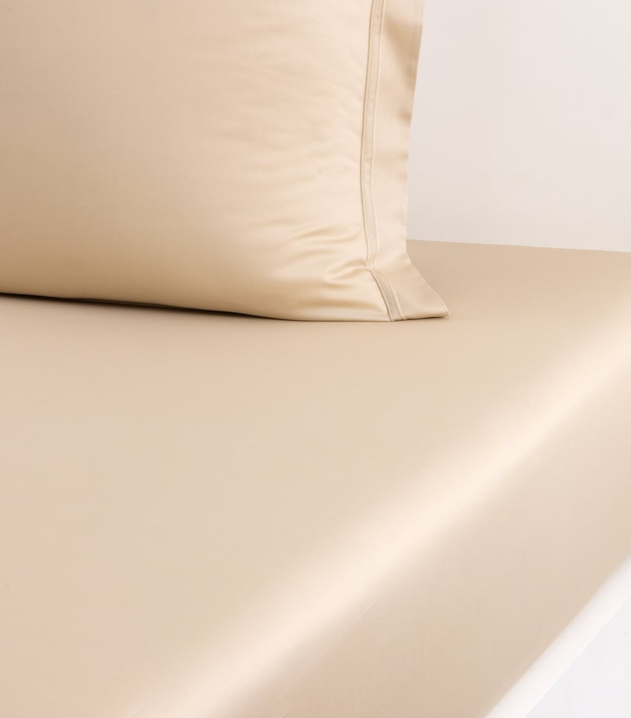 Yves Delorme Triomphe King organic cotton sateen fitted sheet, UK version