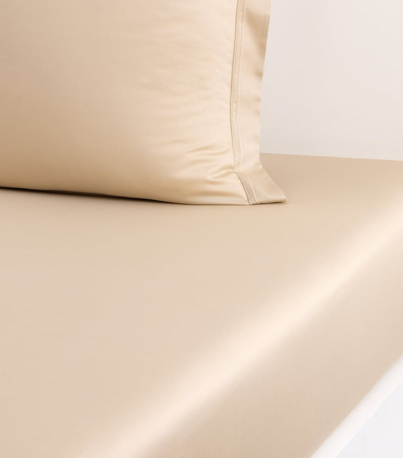 Yves Delorme Triomphe King organic cotton sateen fitted sheet, UK version