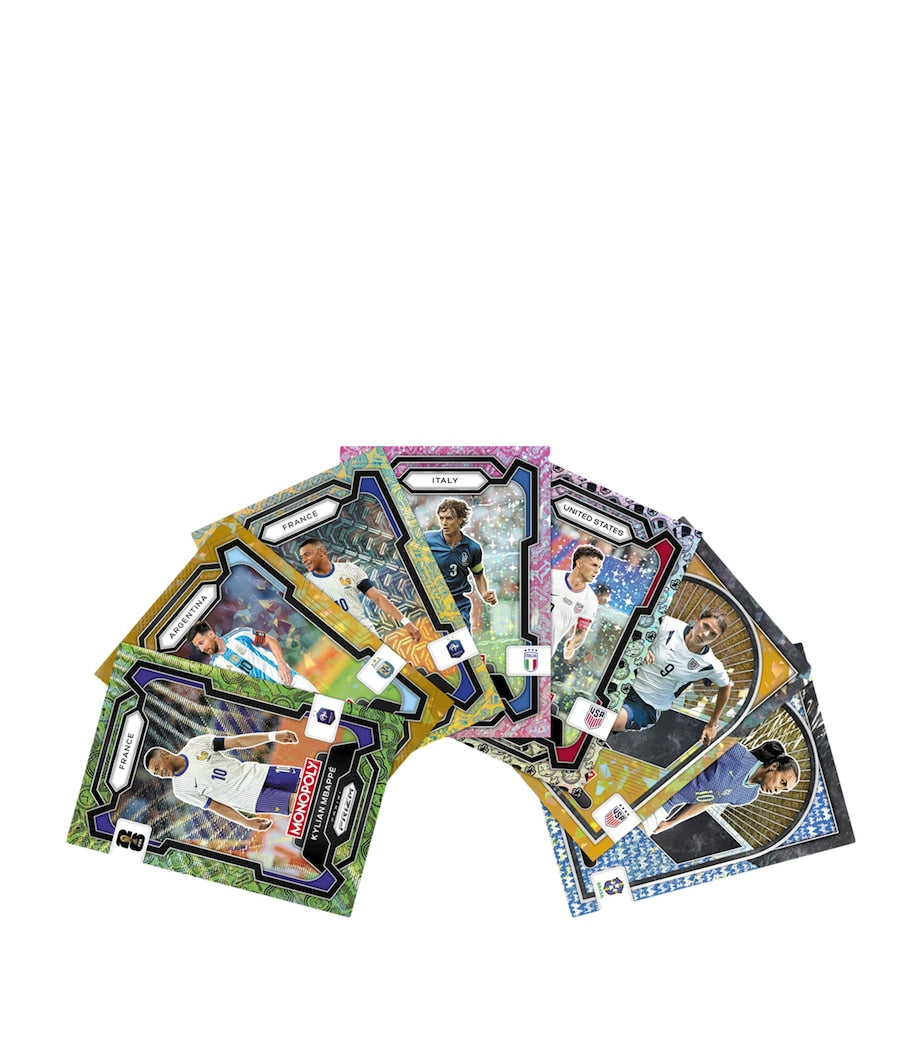 Monopoly Panini Prizm FIFA WM Boosterbox 24 Karten, UK-Version