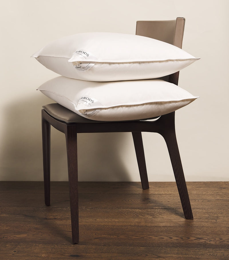 Harrods of London Hungarian goose down pillow 50x75cm, UK version