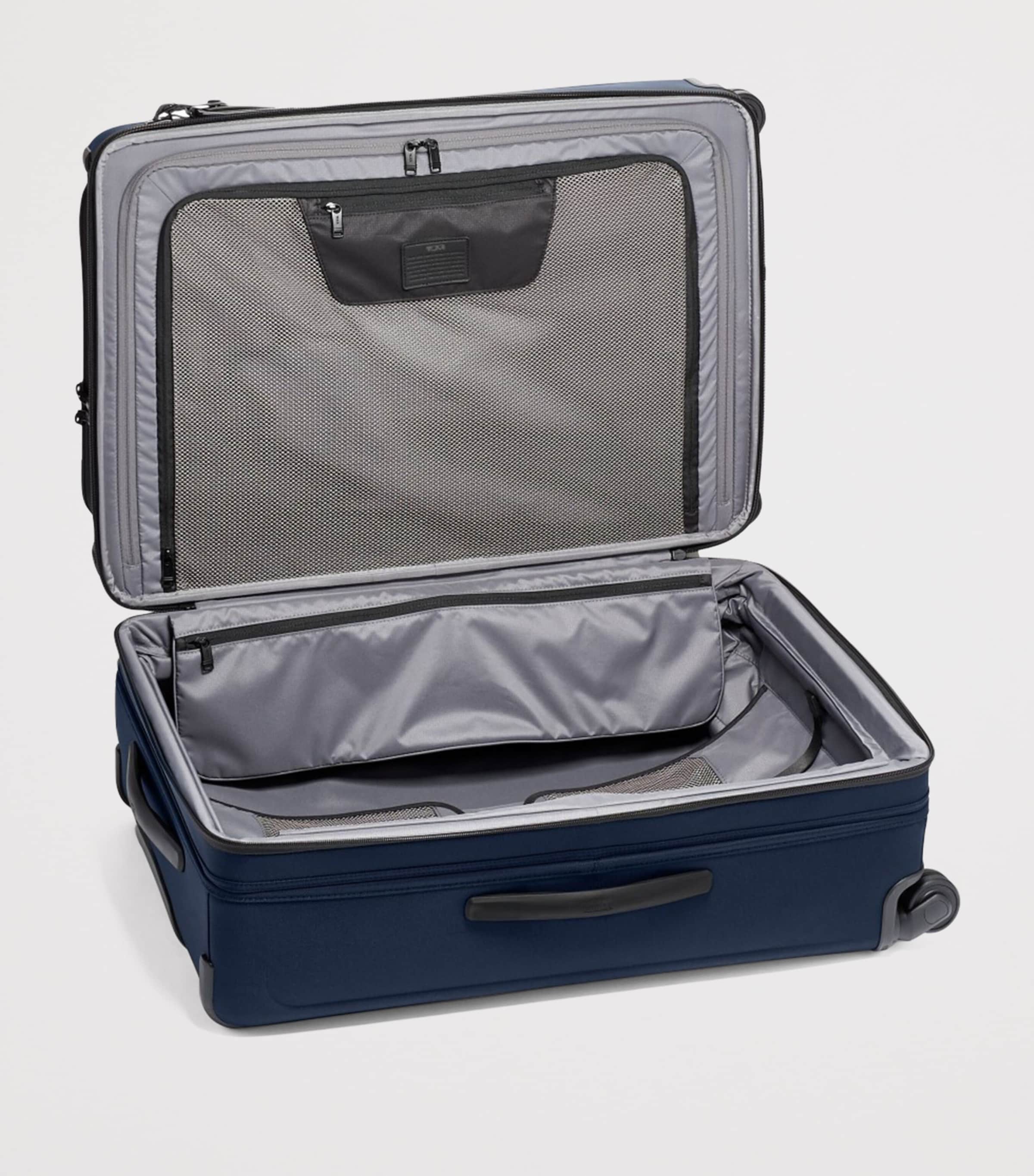 Tumi Alpha 3 medium expandable 4 wheel check-in suitcase 73.5cm (British brand)