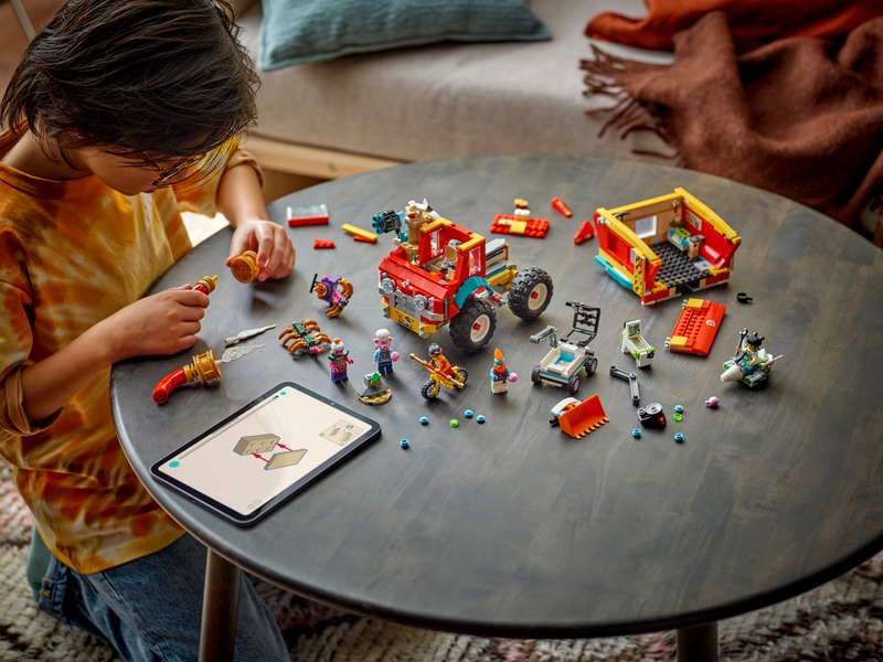 LEGO Monkie Kid truck building set 712 pieces, imported from the UK