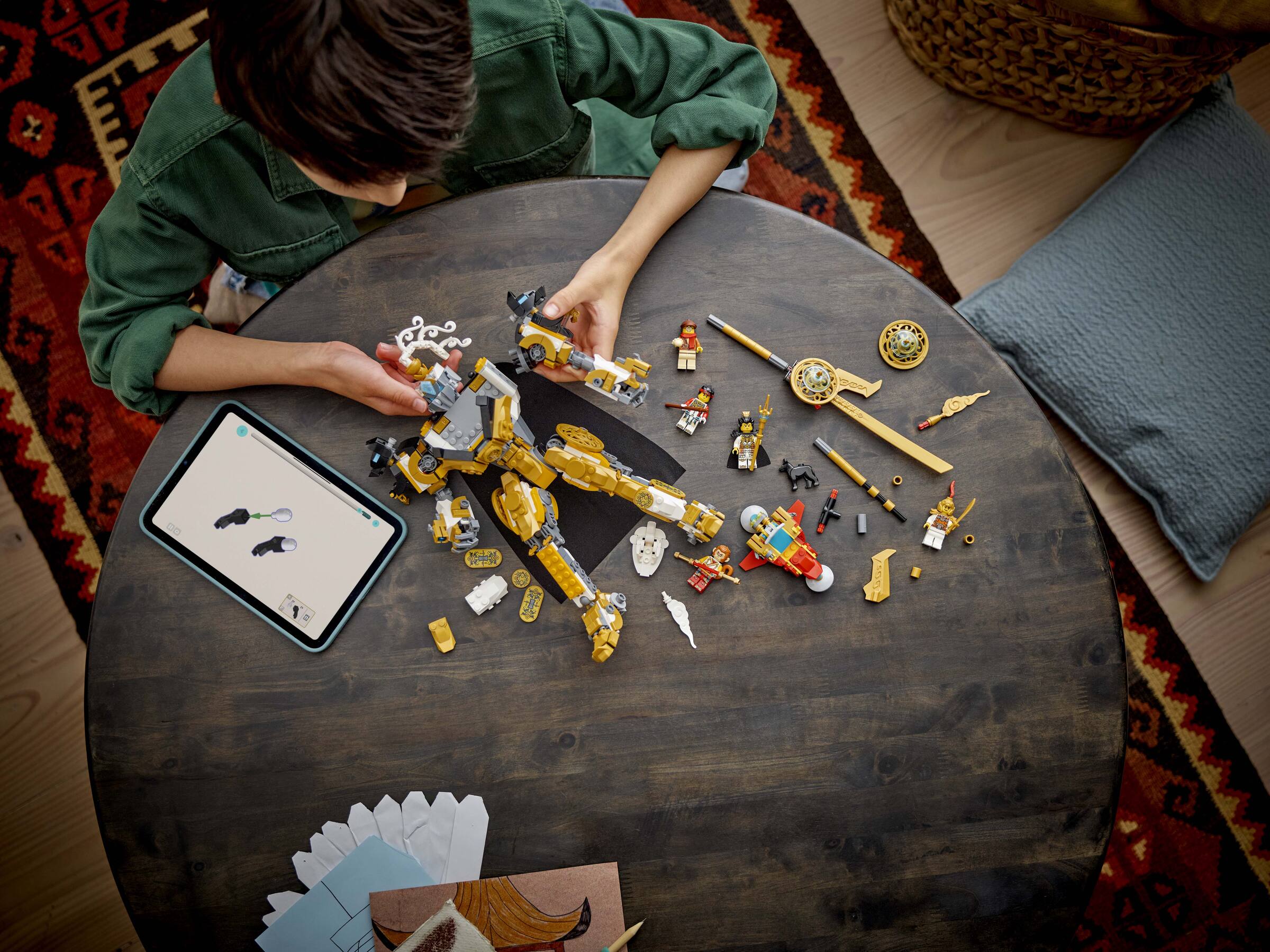 LEGO Monkie Kid Erlang's Celestial Mech Building Kit 806 pieces - British product