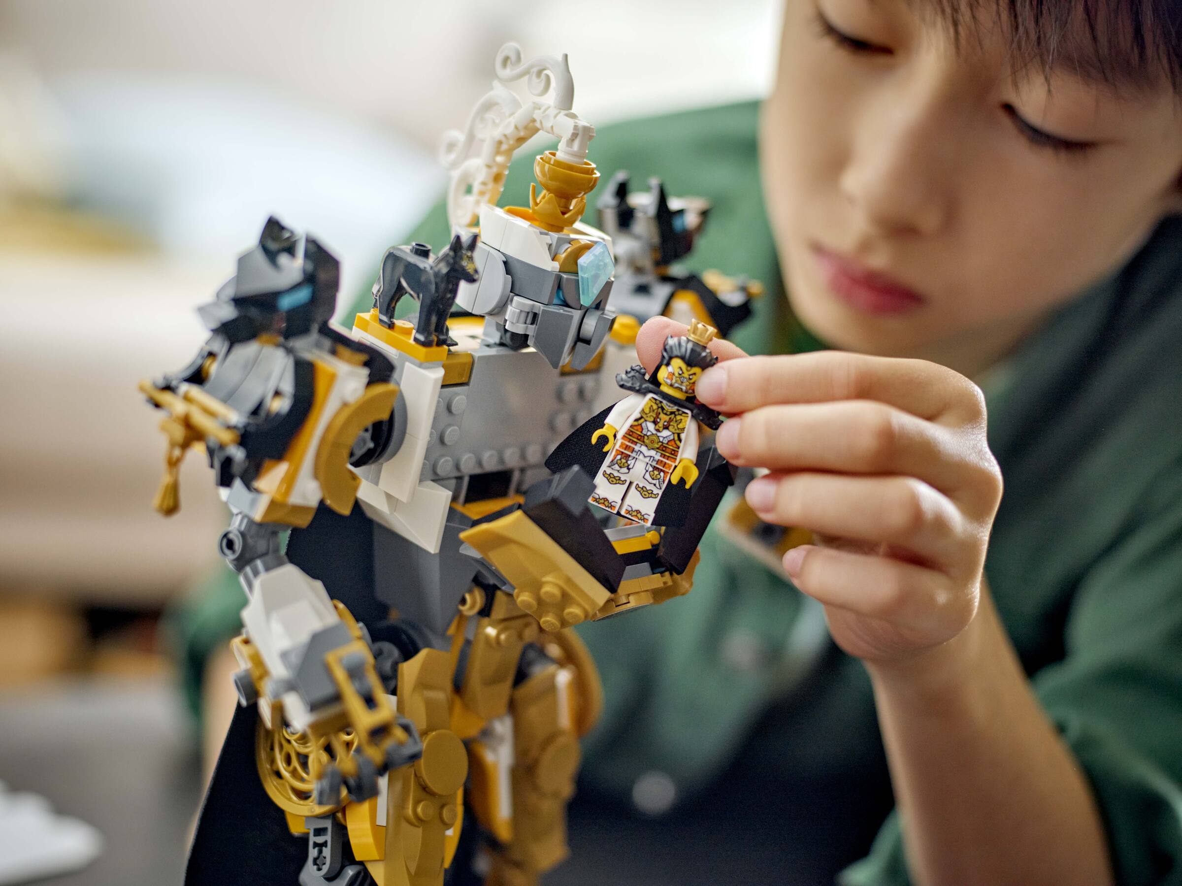 LEGO Monkie Kid Erlang's Celestial Mech Building Kit 806 pieces - British product