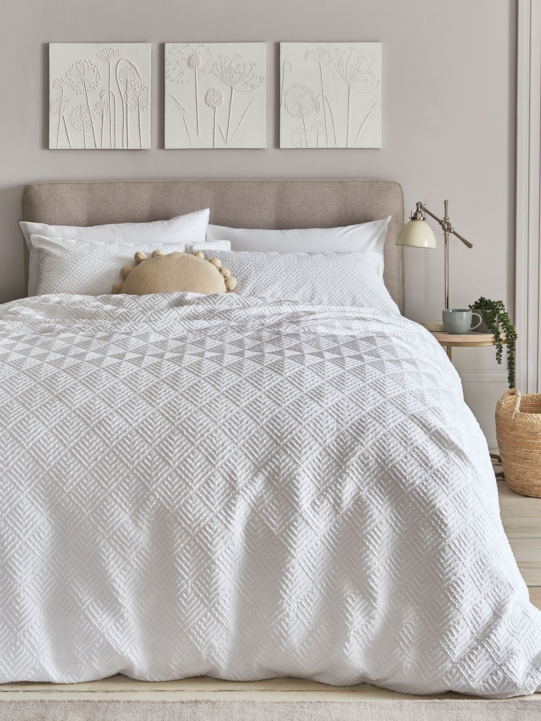 White Embossed Geometric Duvet Cover And Pillowcase Set