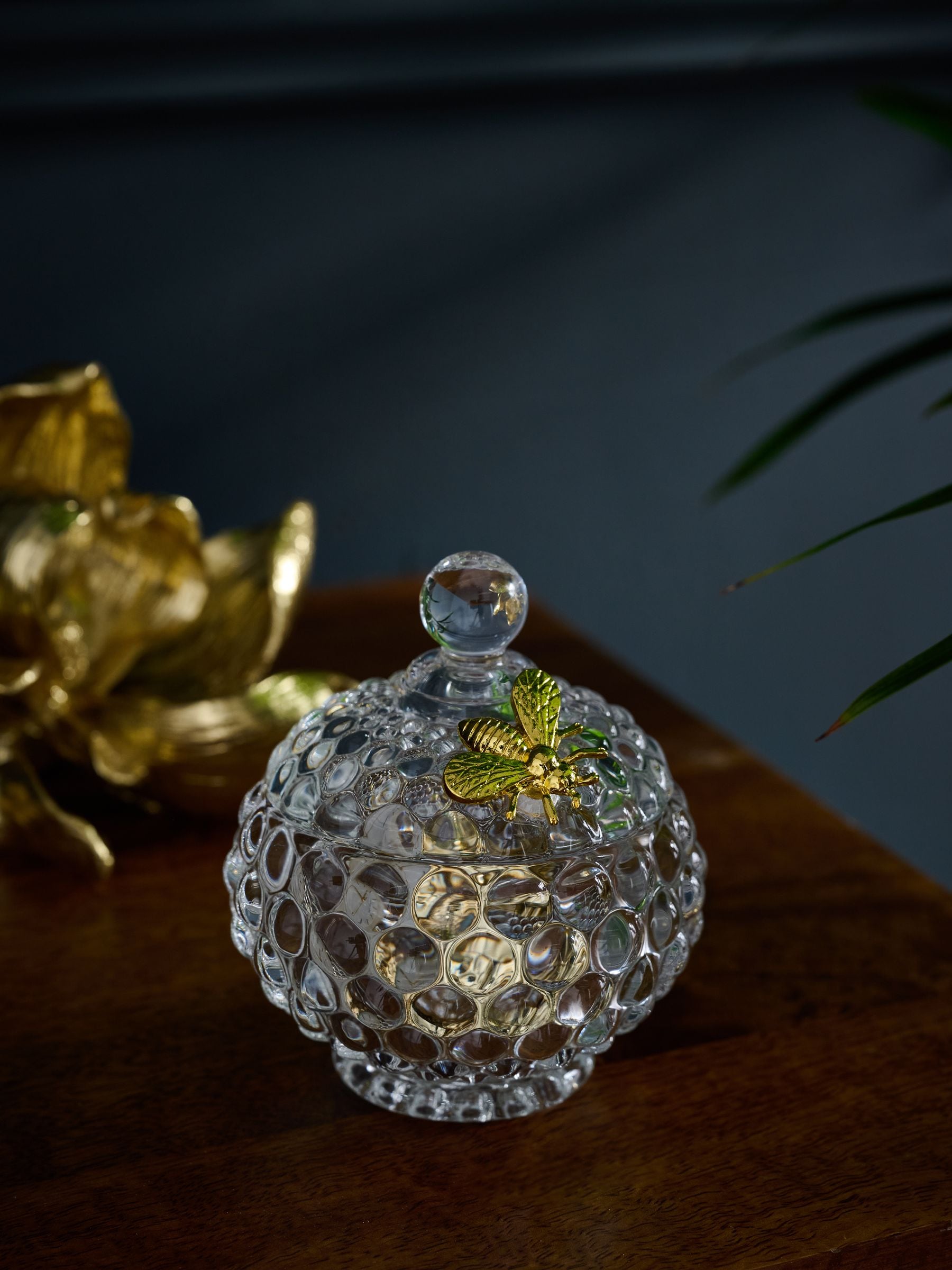 Clear bee glass trinket dish with gold bee lid, 11x10x10cm - British product