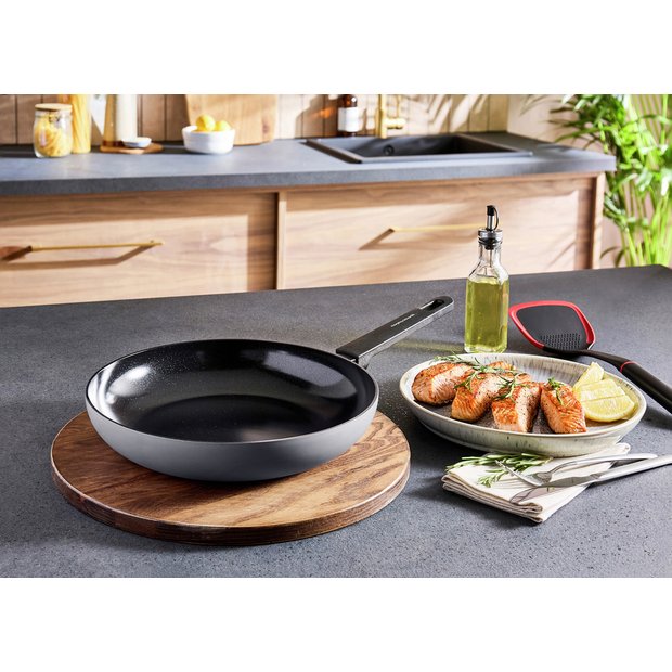 Morphy Richards 28cm grey frying pan, imported from the UK