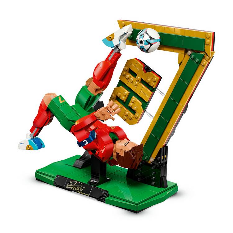LEGO Cristiano Ronaldo football legend building set 43016 (British brand)