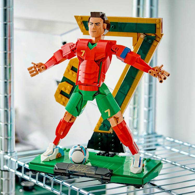 LEGO Cristiano Ronaldo football legend building set 43016 (British brand)