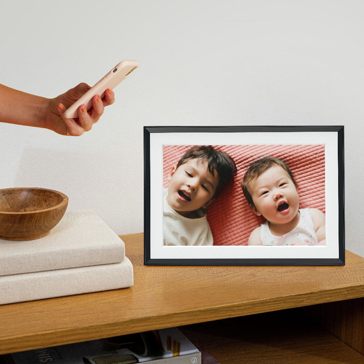 AURA Carver Mat black digital photo frame 10.1 inch, UK version