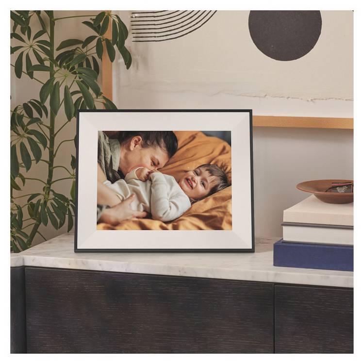 AURA Aspen 12 inch digital photo frame ink with paper mat, imported from the UK