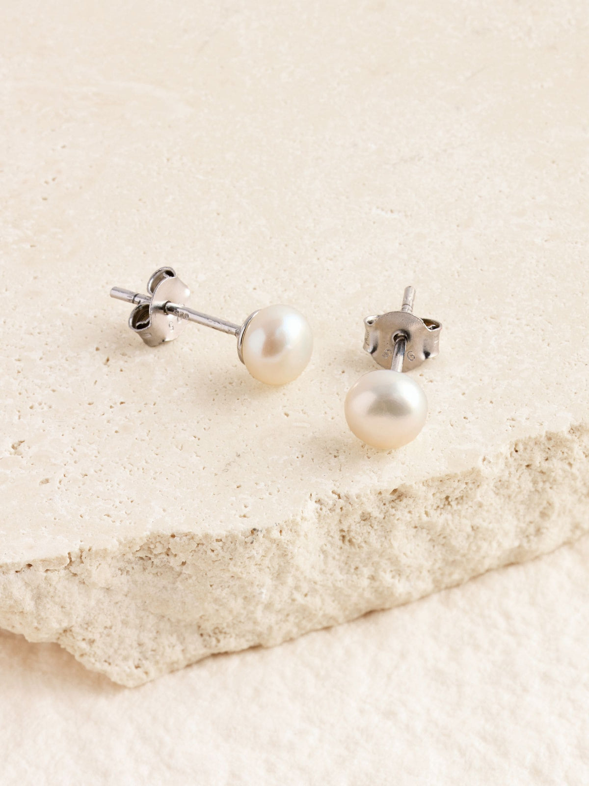 Freshwater pearl stud earrings sterling silver 5mm - British product