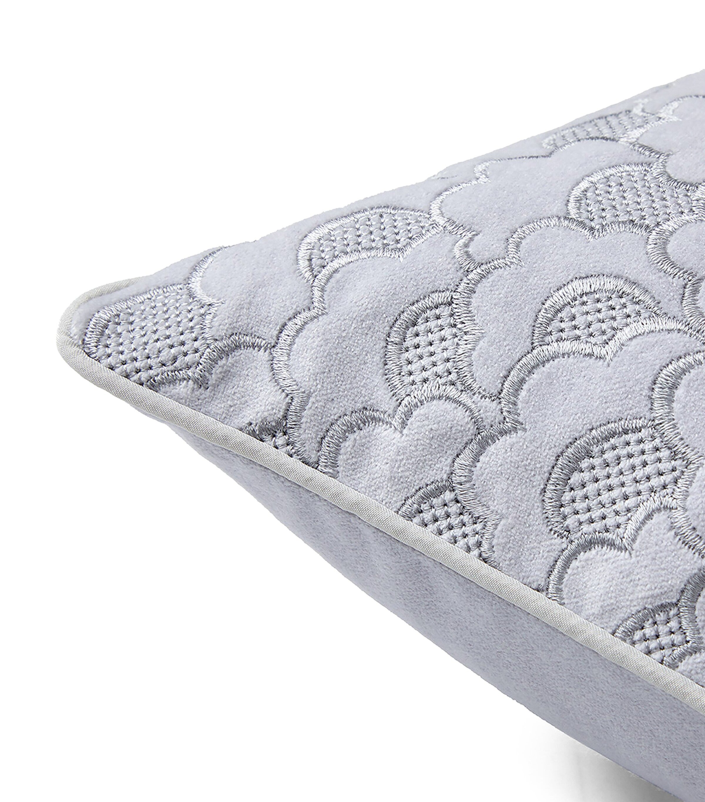 Yves Delorme Festons rectangular cushion cover 33cm x 57cm (British brand)