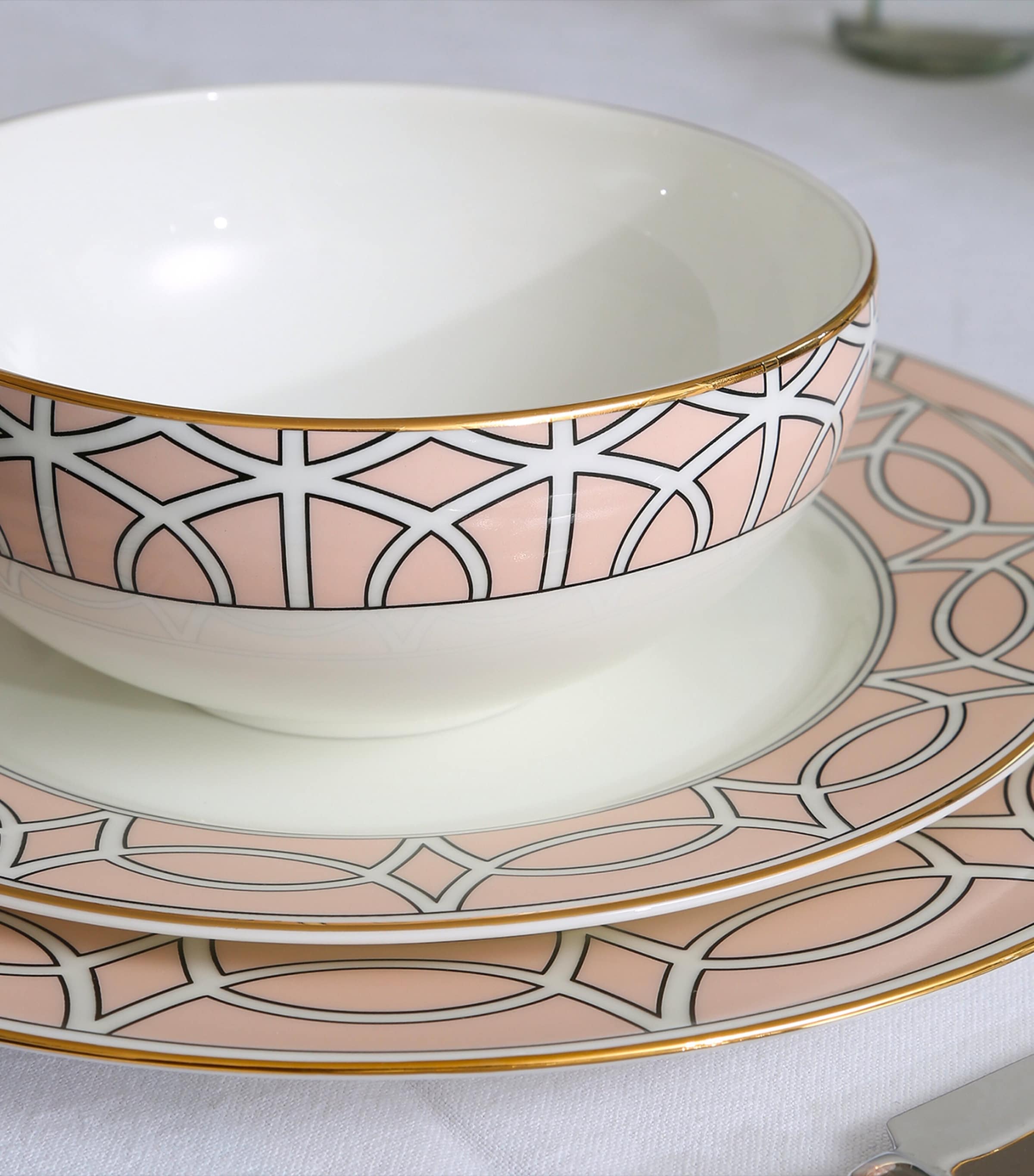 O.W. London Loop breakfast bowl bone china, imported from the UK