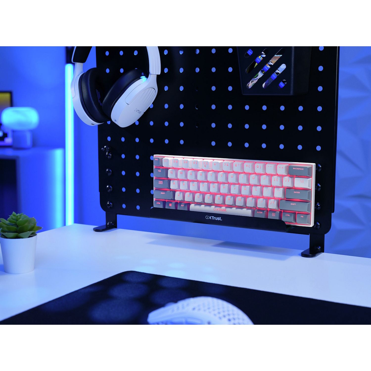 GXTrust Acira 60% mini wireless gaming keyboard, UK version