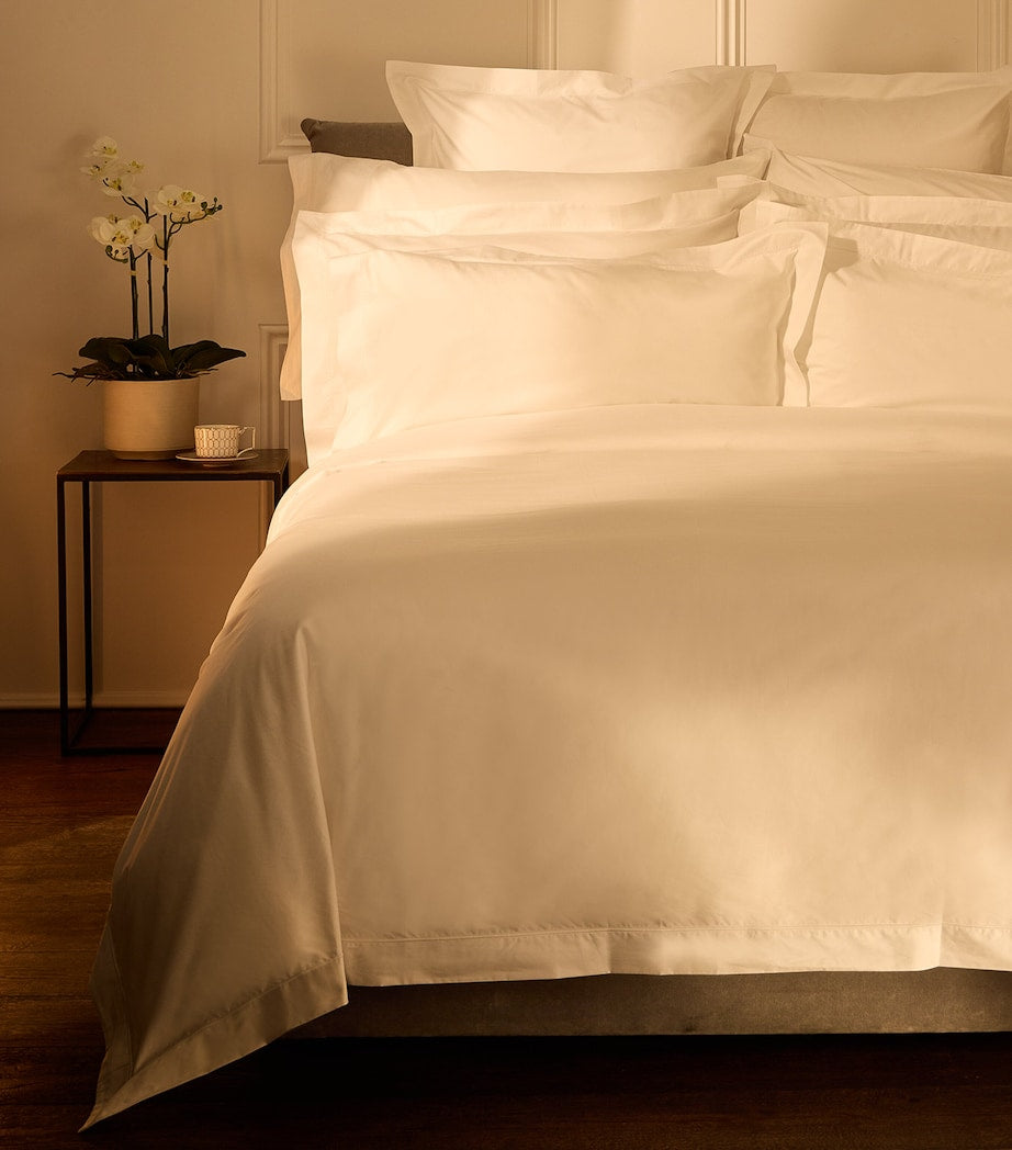 Harrods of London single fitted sheet in Egyptian cotton with satin stitch, UK version