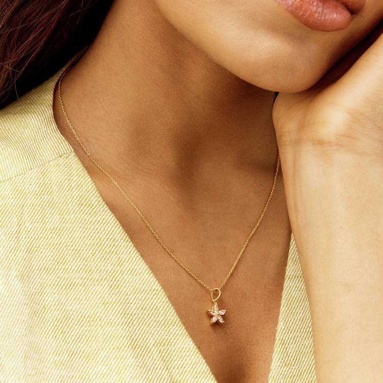 Revere gold plated star pendant necklace 18 inch chain, imported from the UK