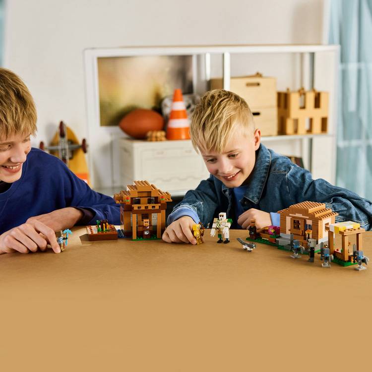 LEGO Minecraft Evoker Village Attack building set 607 pieces, imported from the UK